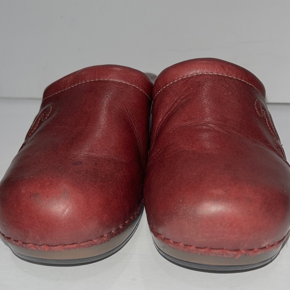 Dansko BERRY  Brown ( burgundy) Scroll pattern stitched Clogs ❤️ - Picture 3 of 14
